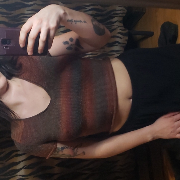 Hand Knit V-Neck Shirt - Picture 5 of 10